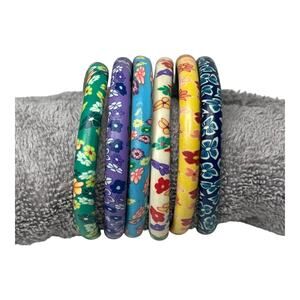Vintage 1960s–1970s Mod & Boho Floral Bangles – Set of 6